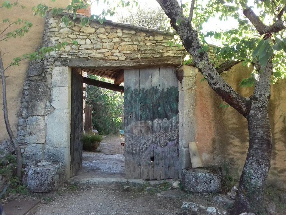 Hotel Le Jas Des Aiguiers Saint-Saturnin-lès-Apt Esterno foto